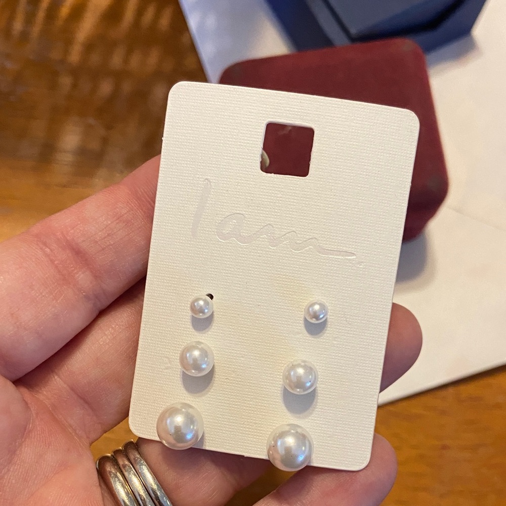 Elegant Pearl Stud Earrings Set